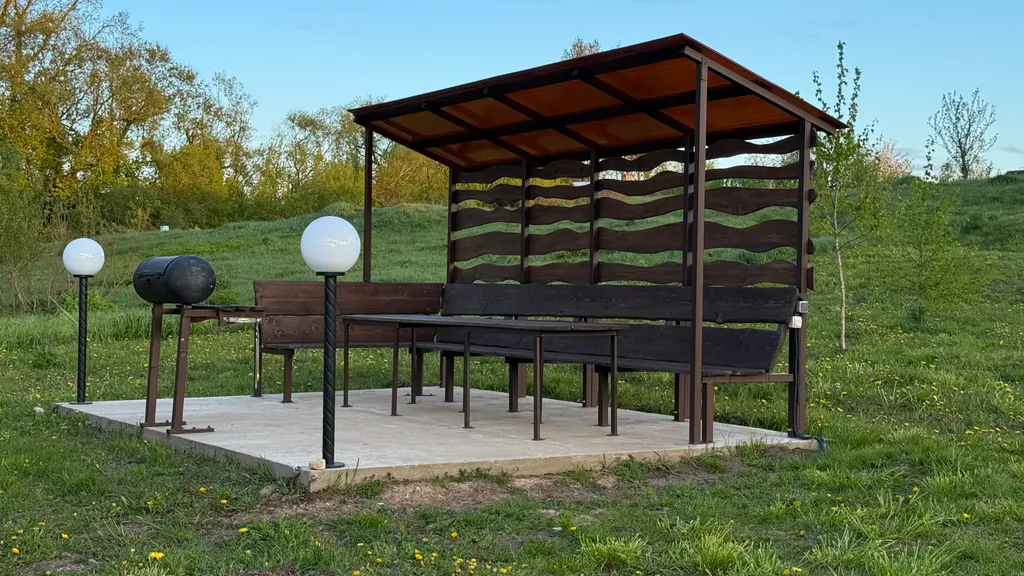 Домик у реки