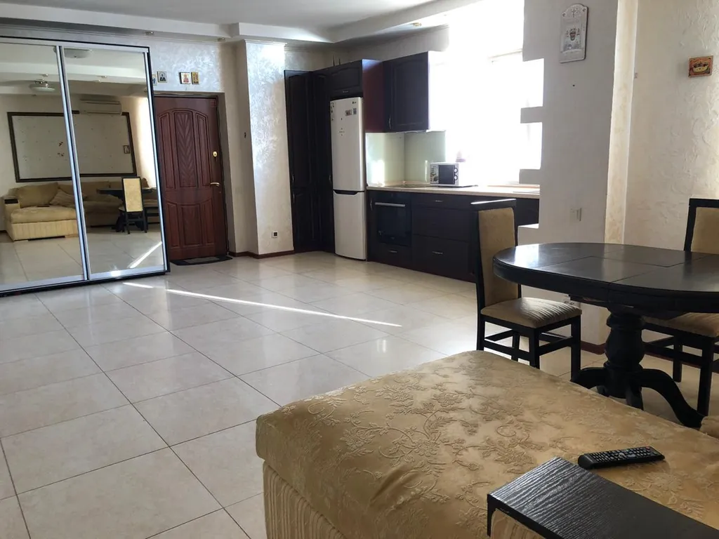 Двухкомнатная, новая, видовая квартира с витражными окнами на парк, море, горы — аренда посуточно в Форос