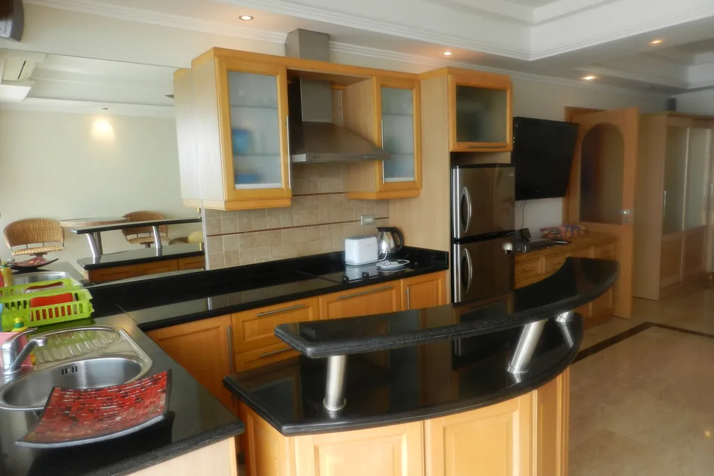 Студия с фронтальным видом на море