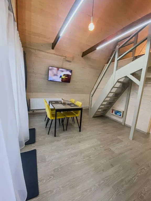 Уютный домик с видом на лес