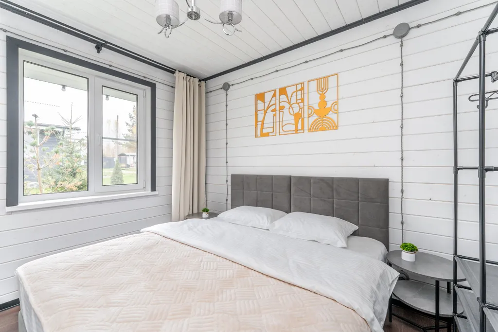 Дом с видом на реку и лес