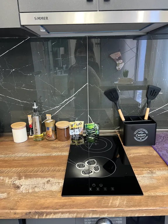 Sweet Yellow Apartment Self Check In