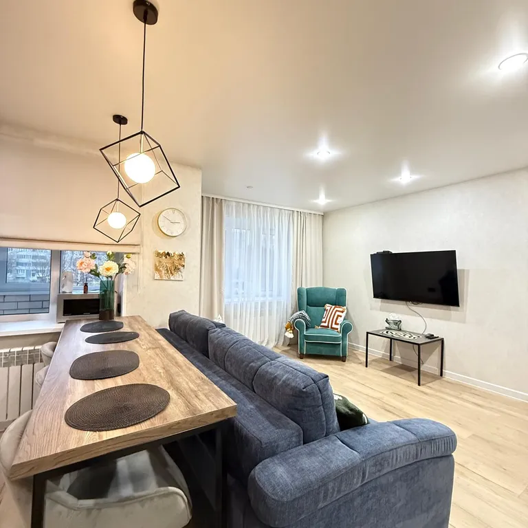 Уютнaя, солнечная квaртира в новoм домe, рядом с ФОК