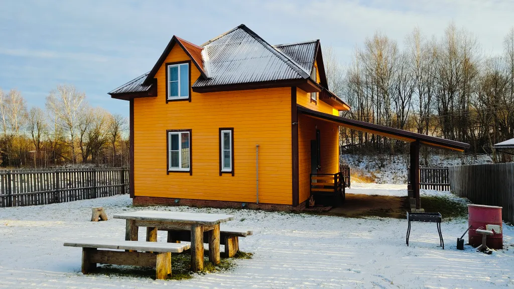 Коттедж у пруда