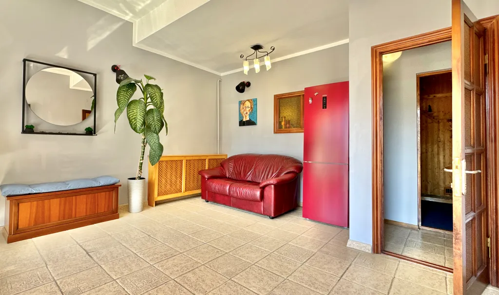 Дом у моря с личным парком, бассейном и сауной