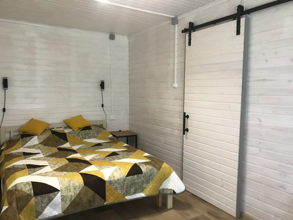 Уютный дом в деревне, в окружении природы и пении птиц. «Серый туман»