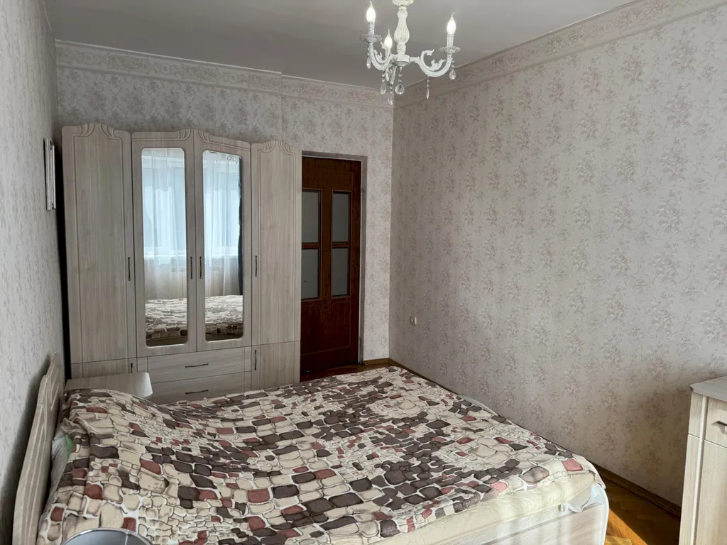 Квартира Четырёхкомнатная квартира в центре с балконом – 7 минут до моря — Геленджик