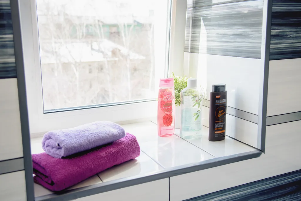 Третий дом возле главного жд вокзала и автовокзала