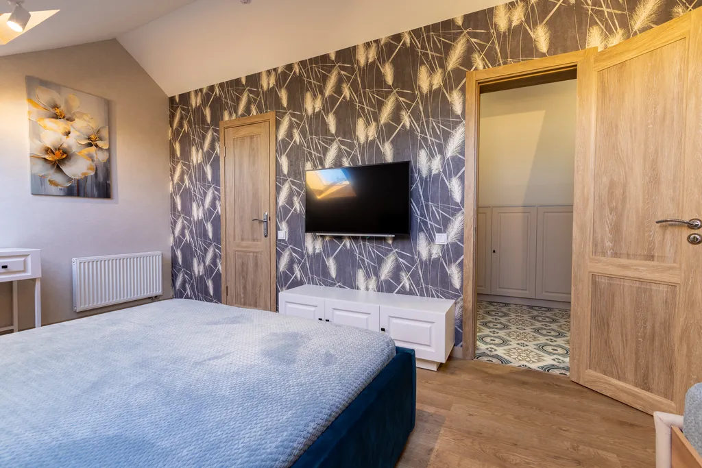 Уютный дом возле леса