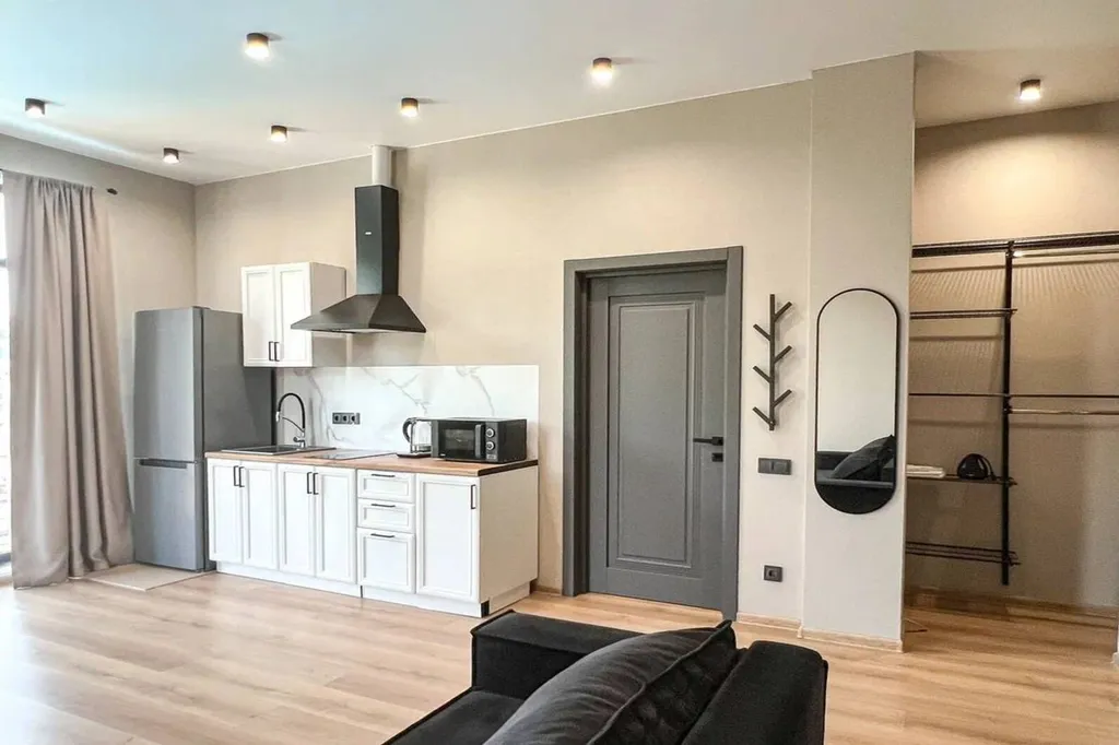 Новый коттедж в хорошей локации Адлера с бассейном, 4 спальнями с с/у