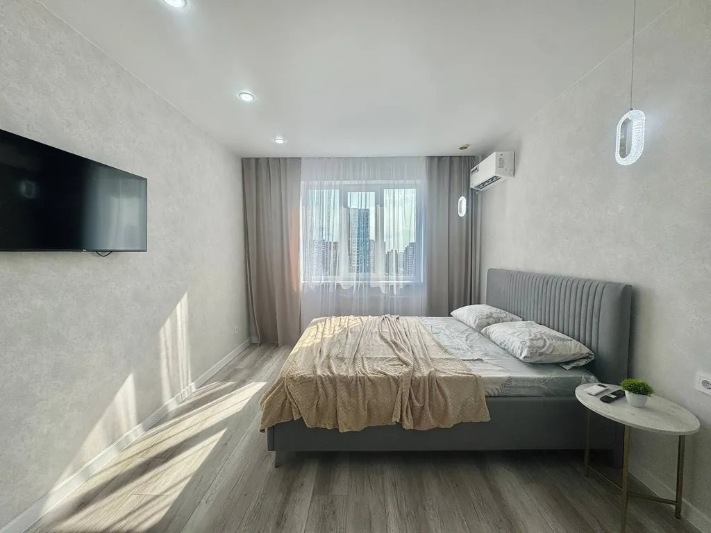 Уютные апартаменты LikeHome на Братьев Хусаиновых 6