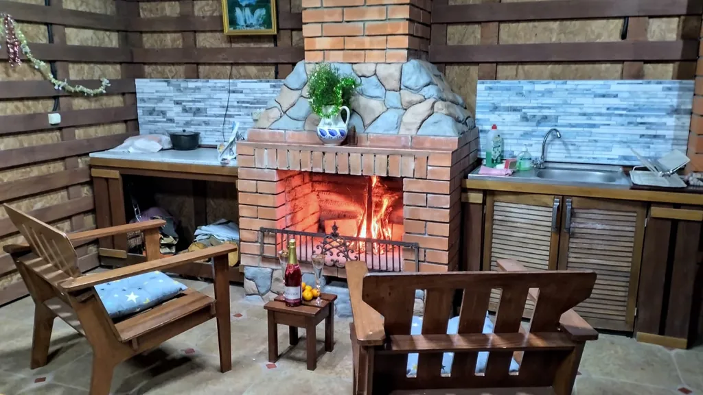 Коттедж Уютный дом с беседкой и камином — аренда посуточно в Майкоп