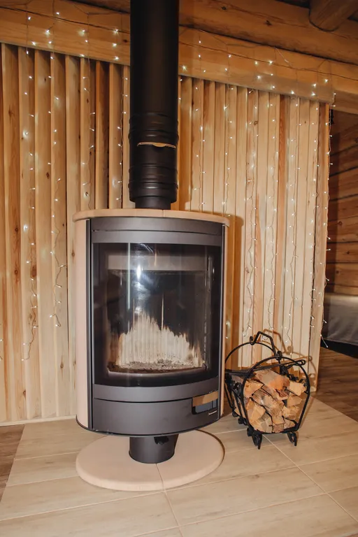 Дом с камином и панорамным видом на реку