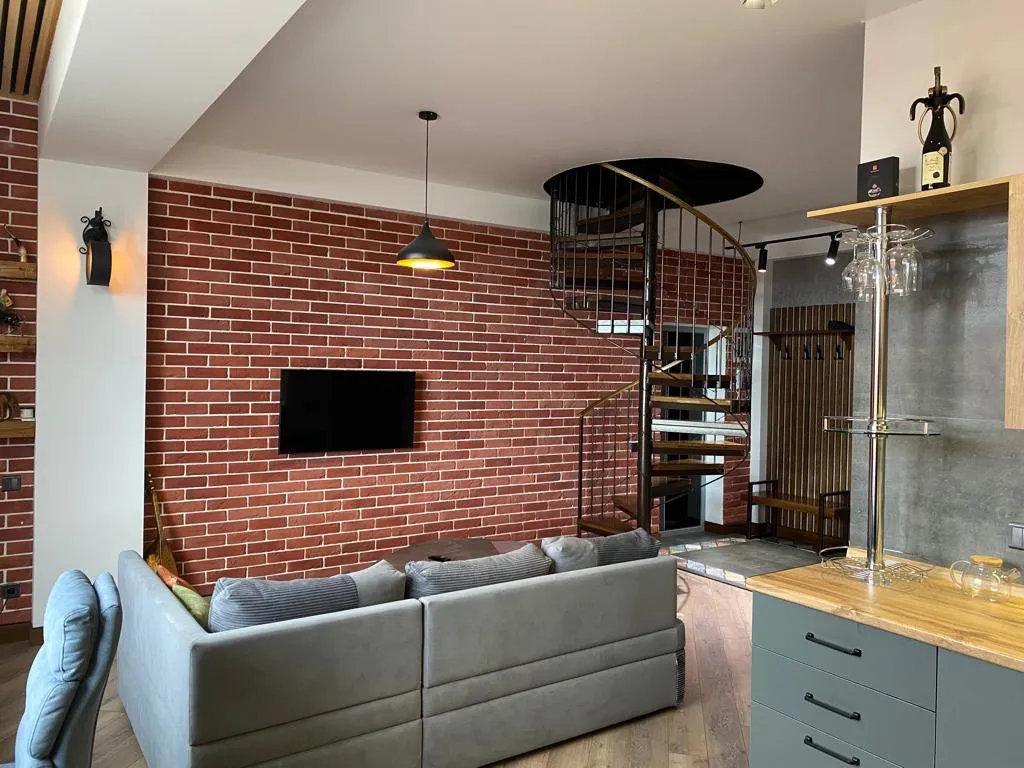 Уютный лофт с мансардой вблизи моря