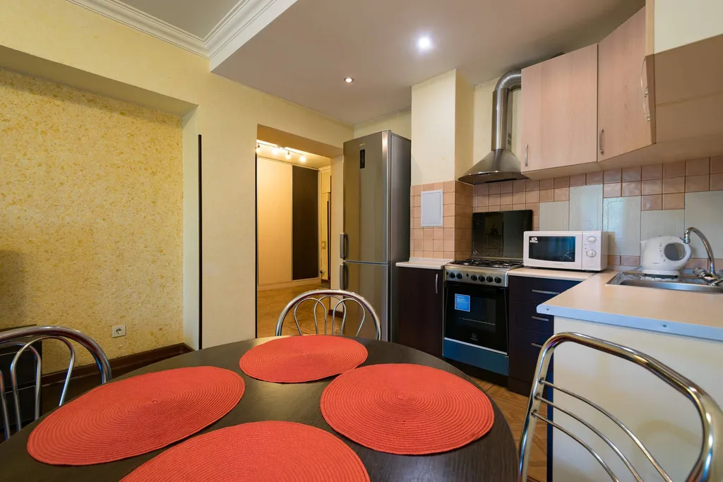 2 комнатная квартира в туристическом районе Алматы