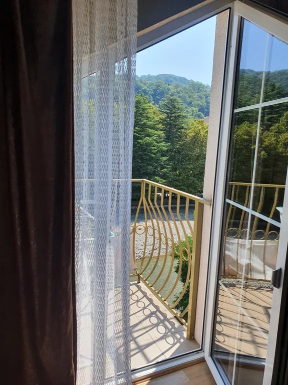 Видовая, уютная квартира с балконом у реки в центре