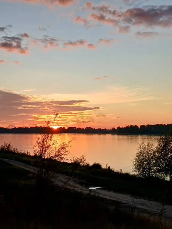 Домик у реки