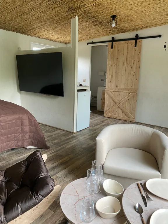 Домик у озера