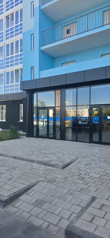 Новый дом, одна кухня изолированана от комнаты не студия всё отдельно,