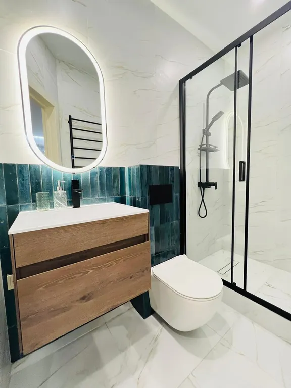 Апартаменты с балконом и бассейном на территории