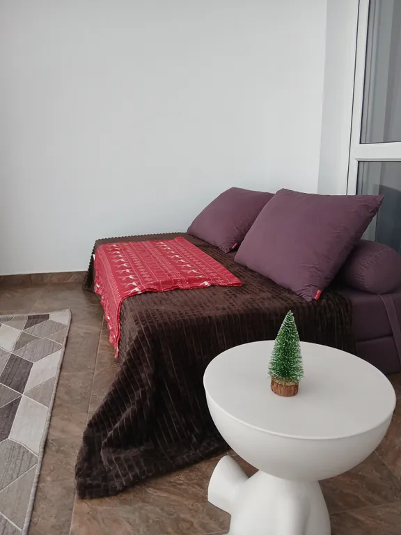 Жизнь с видом реку: огромная лоджия с панорамным остеклением в пол!