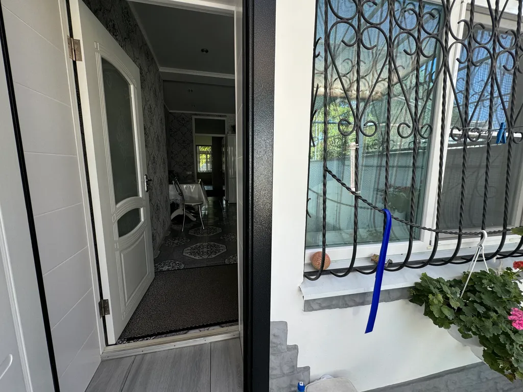 Коттедж Дом в хорошем районе, без соседей — Евпатория