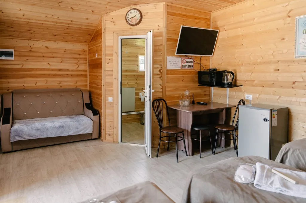 Домик с уютной террасой с красивым видом на горы