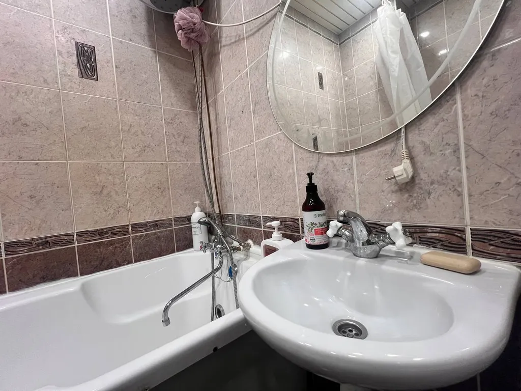 Квартира Студия центр уютная светлая, ТЦ Вояж, парковка, кафе, аквапарк, источник — Тюмень