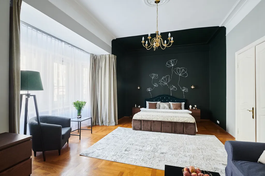 Двенадцать стульев на Тверской