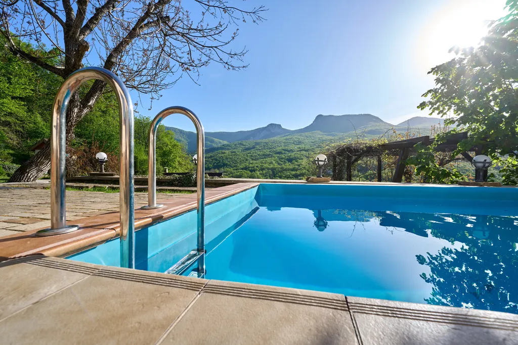 Дом в альпийском стиле в видом на горы