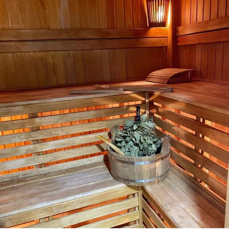 Дом в лесу с видом на море