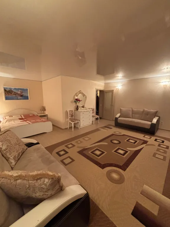 Двухкомнатная квартира на берегу озера Большой Еланчик