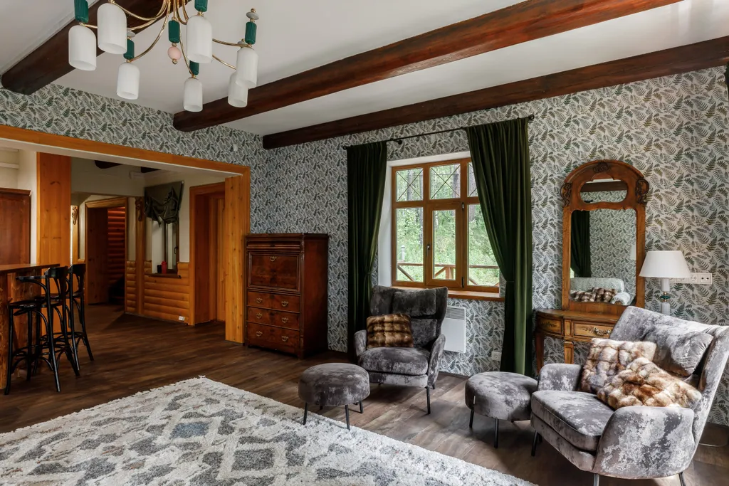 Уединённый дом на берегу живописной заводи