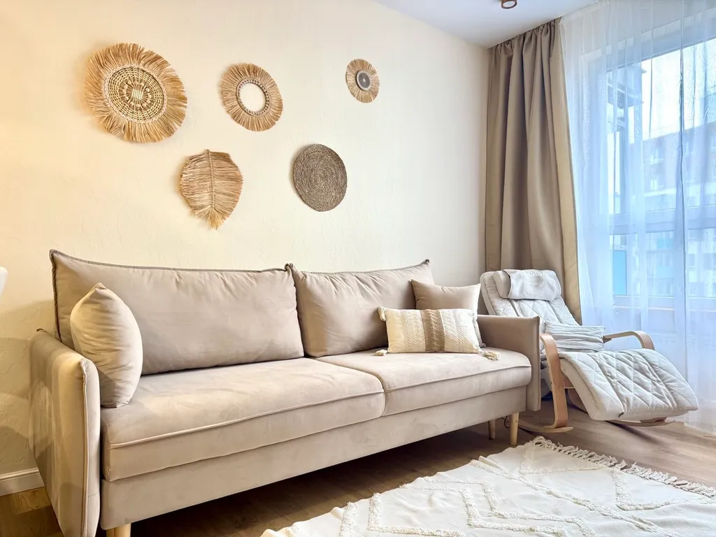 Студия бохо у набережной, с сауной, массажным креслом, проектором