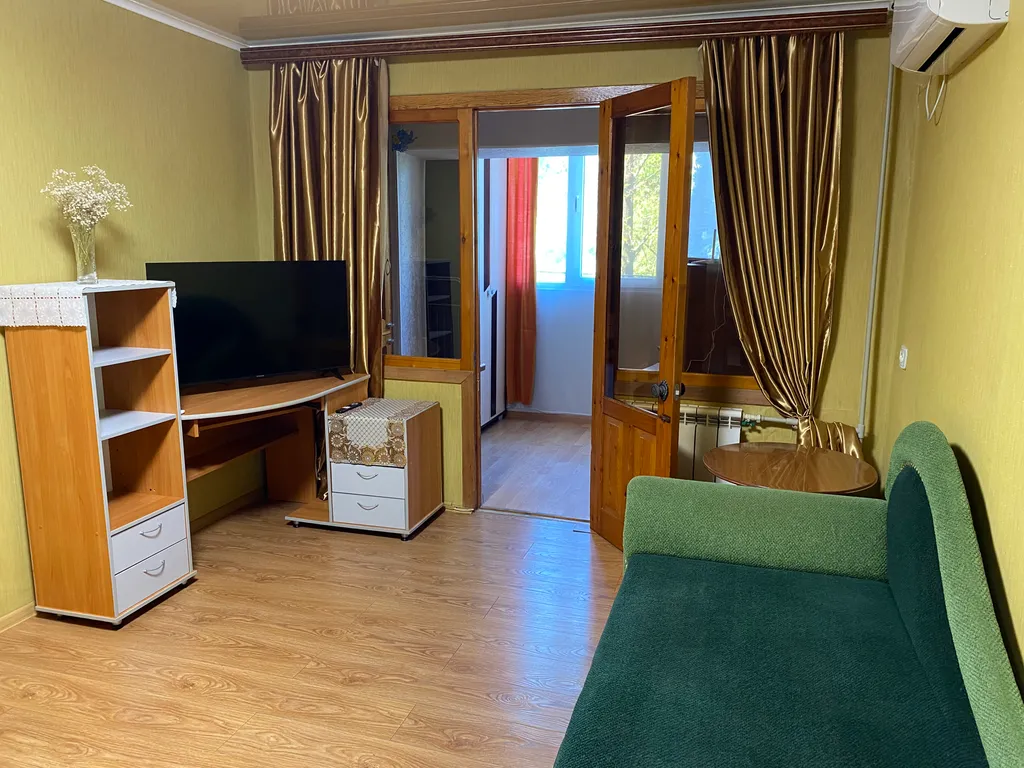 1-комнатная квартира недалеко от моря, 2 этаж, вид  на Парк — аренда посуточно в Туапсе