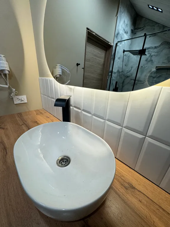 Коттедж в окружении леса десять минут на машине до южного склона