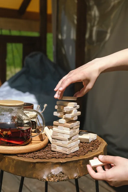 Уединенный мини-глэмпинг на берегу горной реки