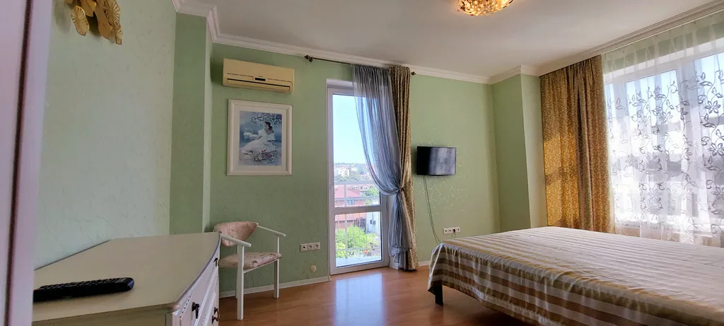 Большая уютная 2-комнатная квартира в тихом центре с 2мя балконами