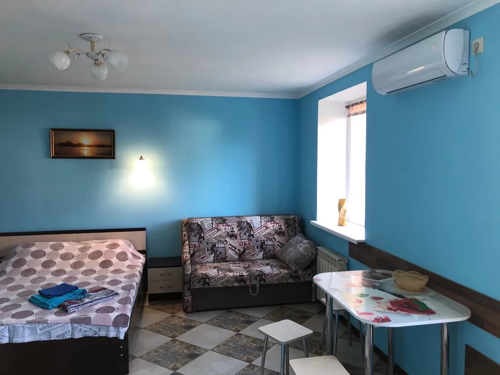 Квартира-студия голубая