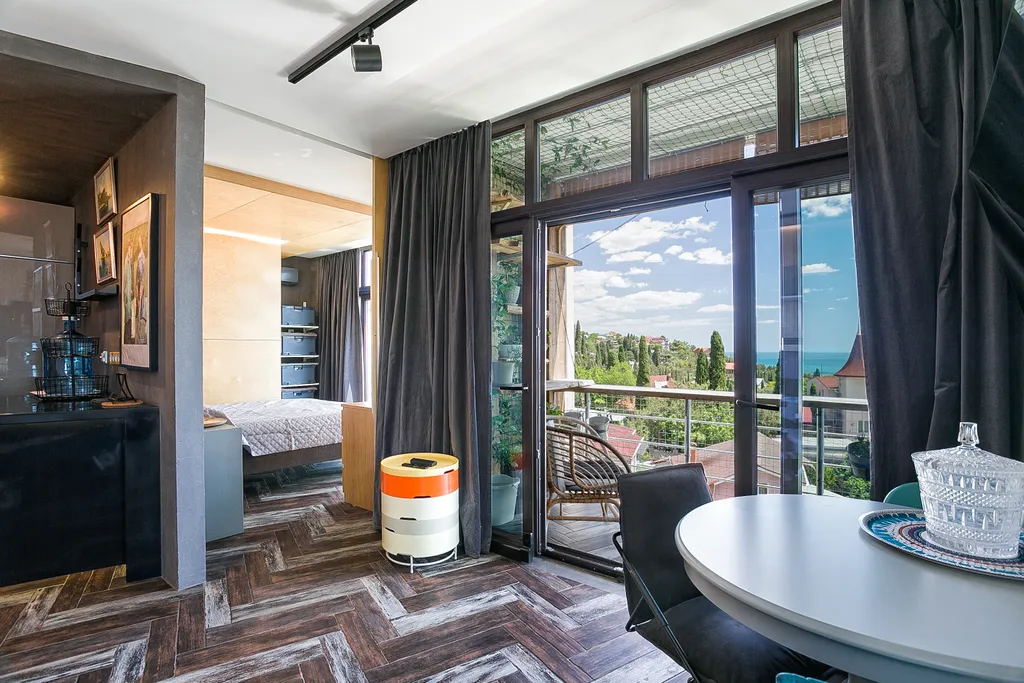 Квартира с двумя балконами и панорамным видом на море и горы