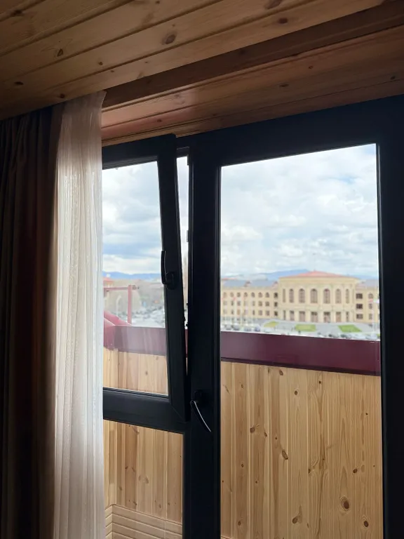 Улучшенный с балконом и видом на город