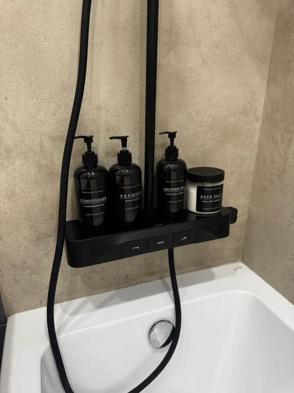 Новая стильная квартира с панорамным видом на море и рядом с пляжем