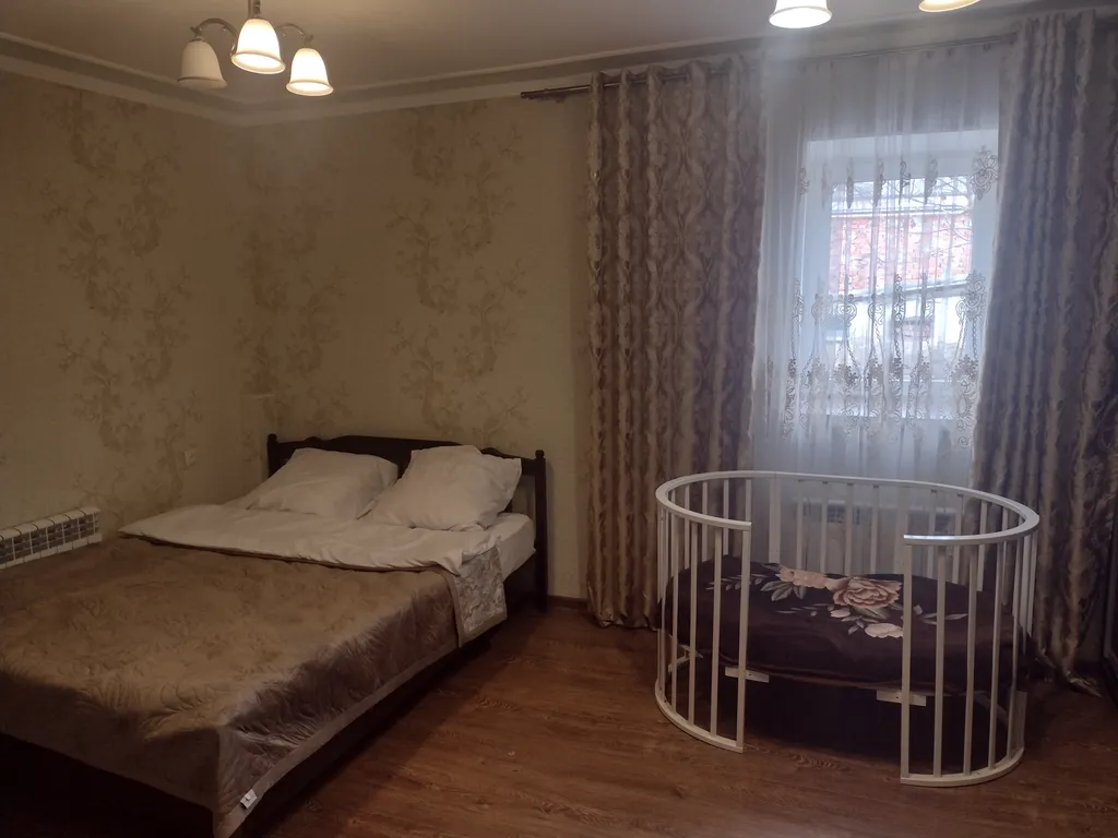 Уютный дoм, в живoписном райнe Беpмамыт у парка