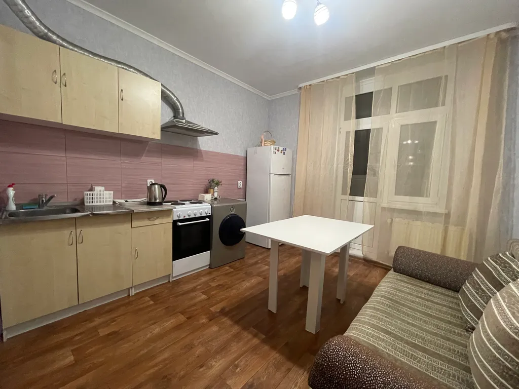 Однокомнатная квартира рядом с парком и стадионом Галицкого