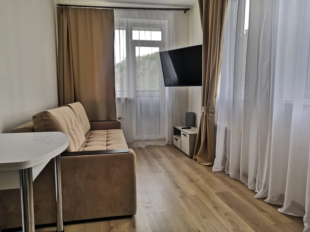 2-х комнатная квартира с балконом, видом на горы и море, парковкой