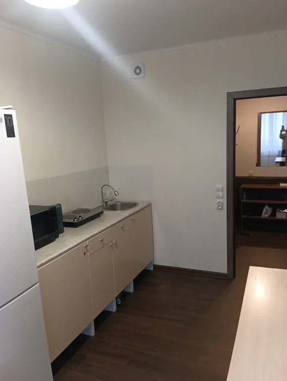 Современная квартира в хорошем районе, недалеко от станции метро