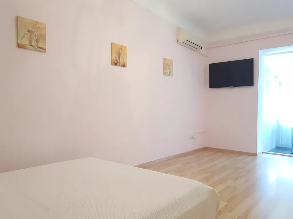 Уютная двухкомнатная квартира в центре со своим гаражем.