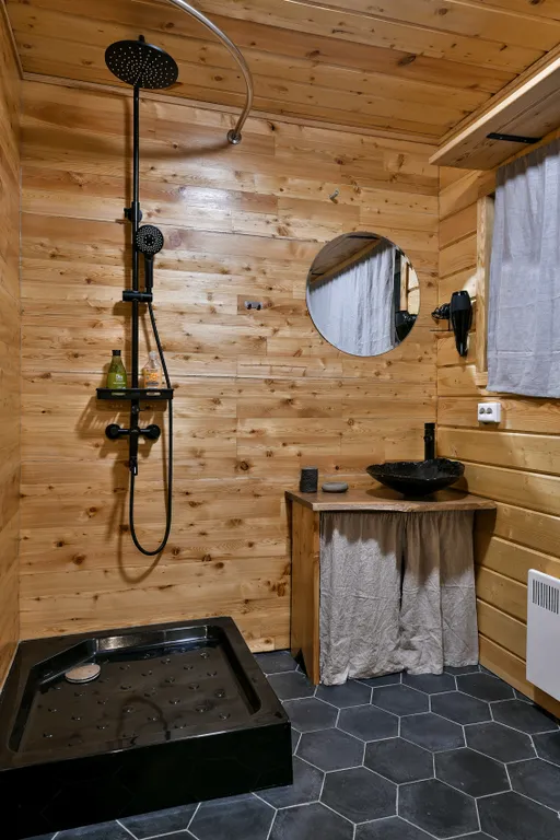 Домик в лесу на берегу Плещеева Озера