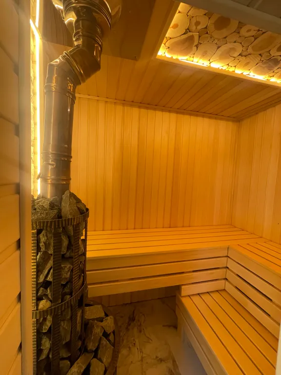 Уютный дом с теплым бассейном у термальных источников и аквапарка