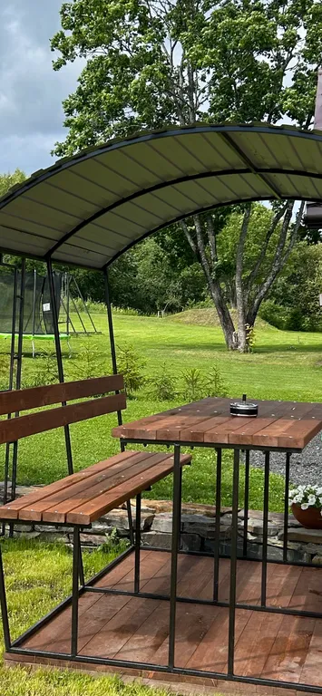 Дом на берегу реки